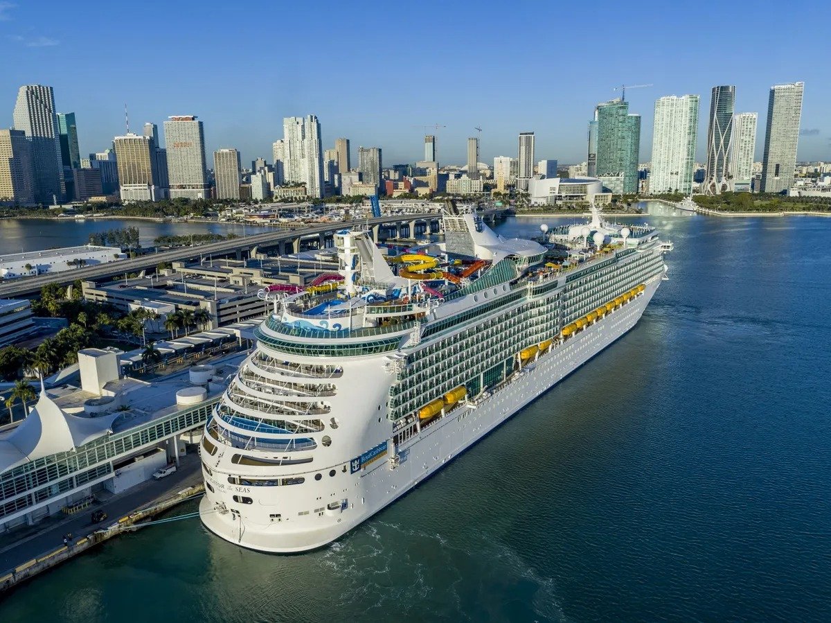 cover of episode Breaking down Royal Caribbean&#039;s quarter (Episode 487)