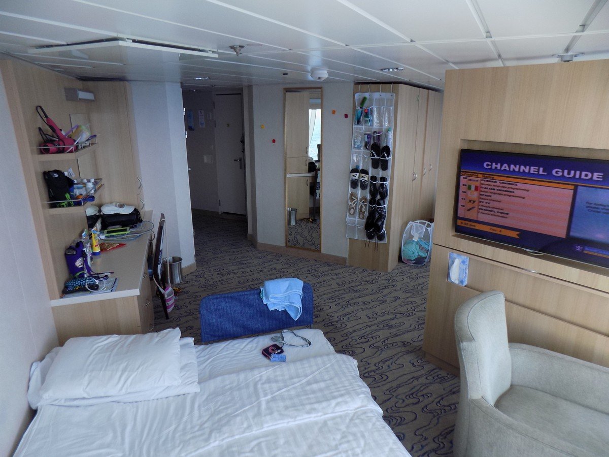 Photo tour of Family Panoramic Ocean View Stateroom on Royal Caribbean's Freedom of the Seas