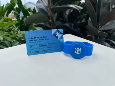WOWband with SeaPass card