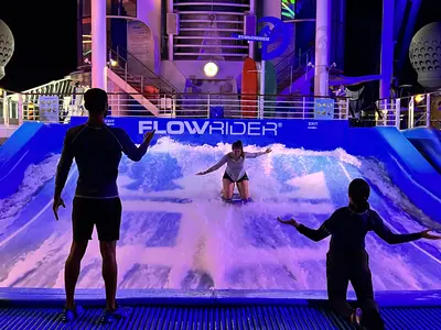 Learning to surf on Flowrider
