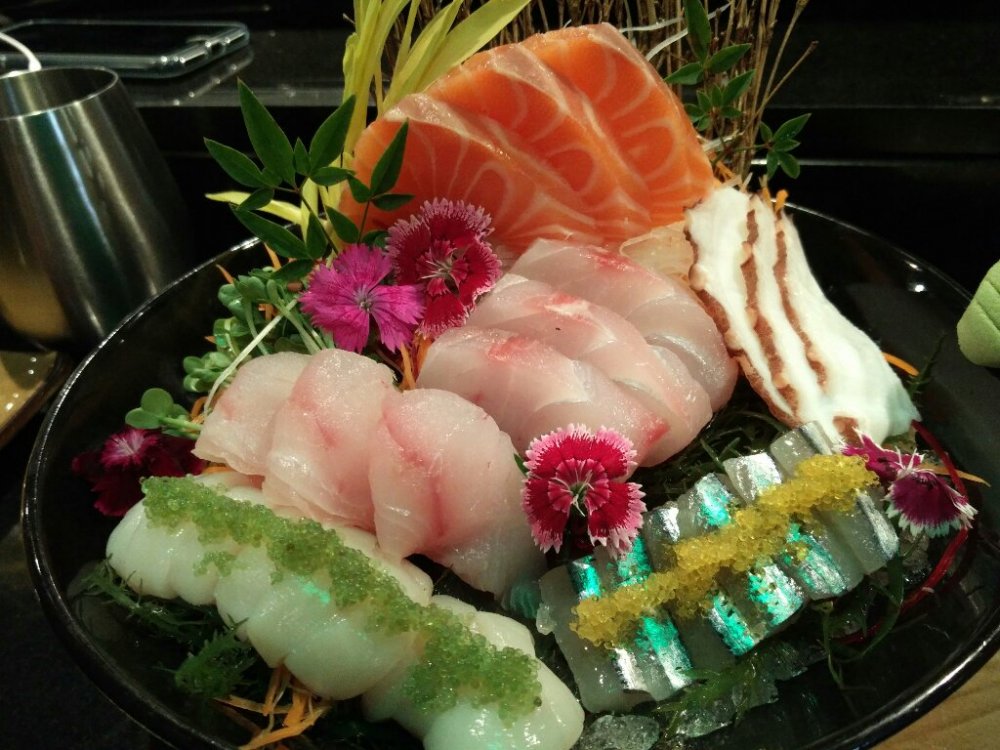 sashimi.thumb.jpg.2085048dbc0a687a769814f0fb03288a.jpg