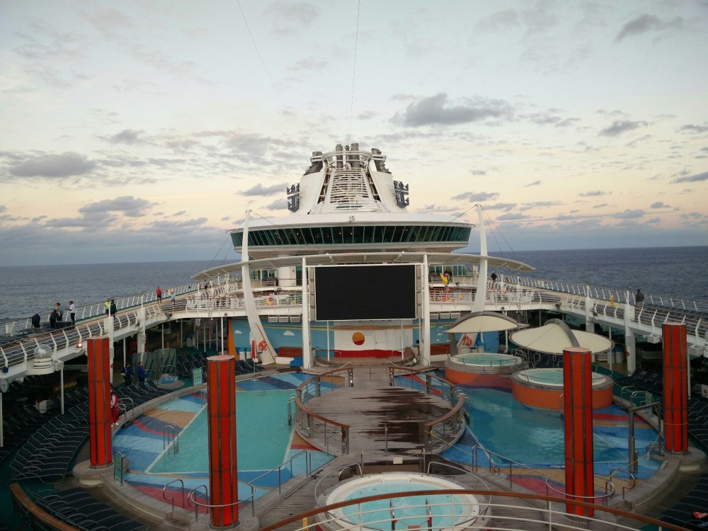 Deck.thumb.jpg.fadf034d2efc757f216893534bf1d7cf.jpg
