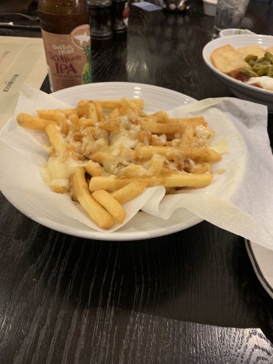 poutine.thumb.jpg.a87d7476b44329ffe2b102e2c2294ddc.jpg