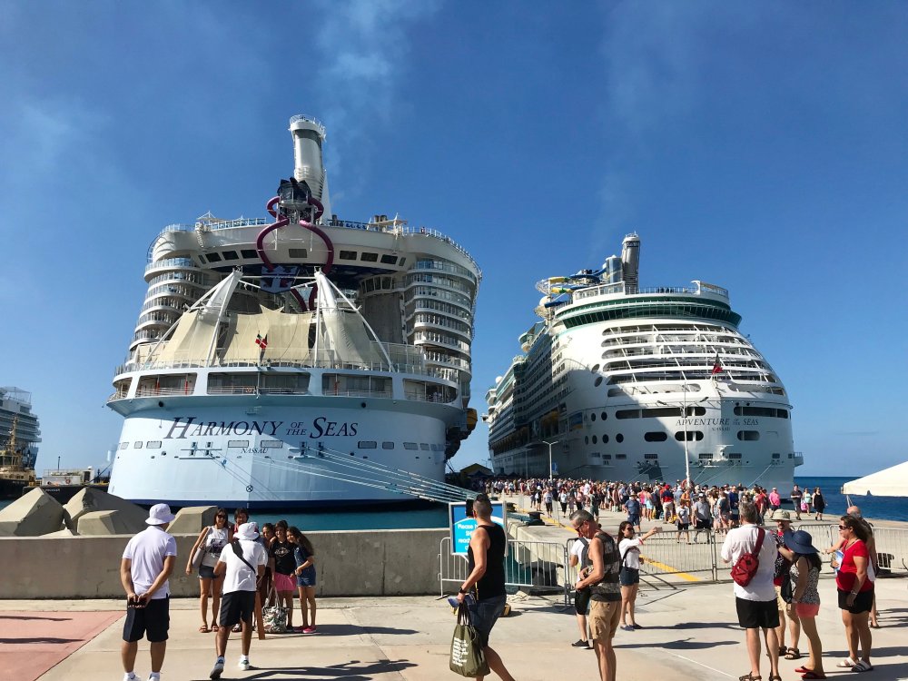 Day_4-St_Maarten_Ships.thumb.jpg.4d9b230ad9e5da0c559bf36916a8864a.jpg