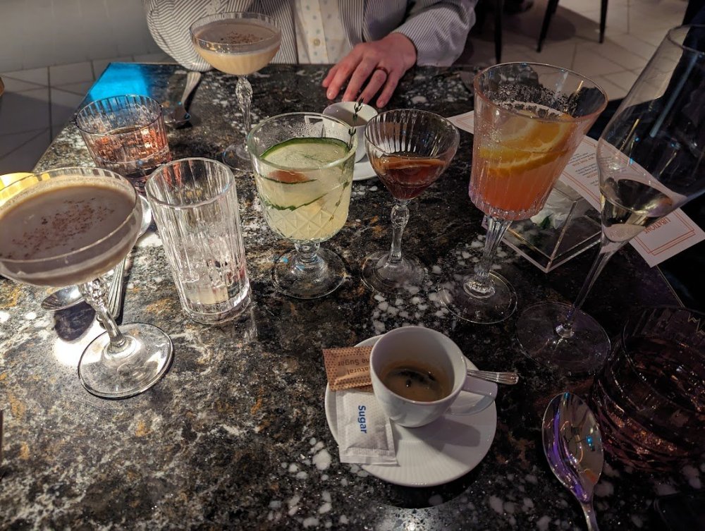 8.Cocktails.thumb.jpg.da59cb123e8dc95d766fdb0db03c7b48.jpg