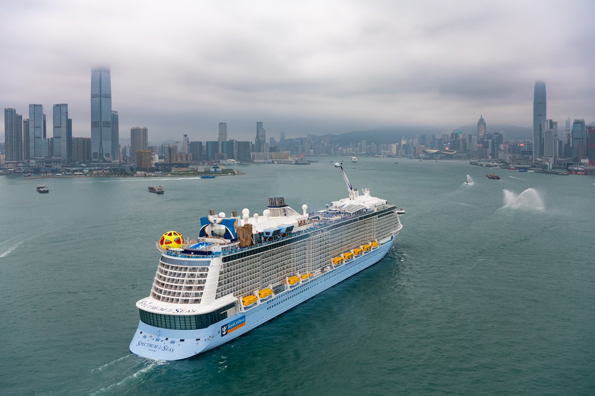 cruise ship departing from hong kong