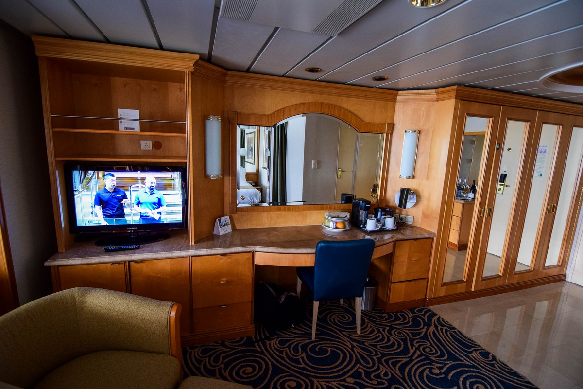 Photo Tour of Owners Suite stateroom on Rhapsody of the Seas | Royal Caribbean Blog