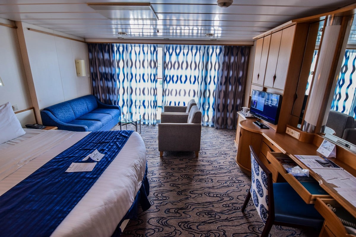 Photo Tour Of Junior Suite Stateroom On Explorer Of The Seas