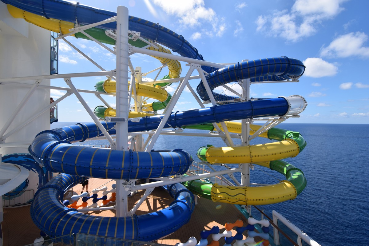 Mariner of the Seas Live Blog - Day 4 - Sea Day | Royal Caribbean Blog