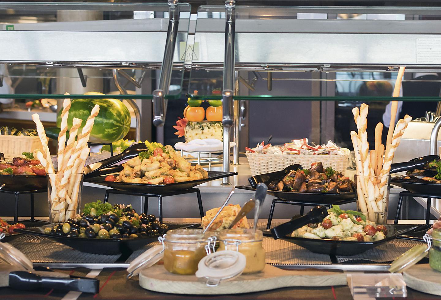 Royal Caribbean will not have a dinner buffet option on first cruises