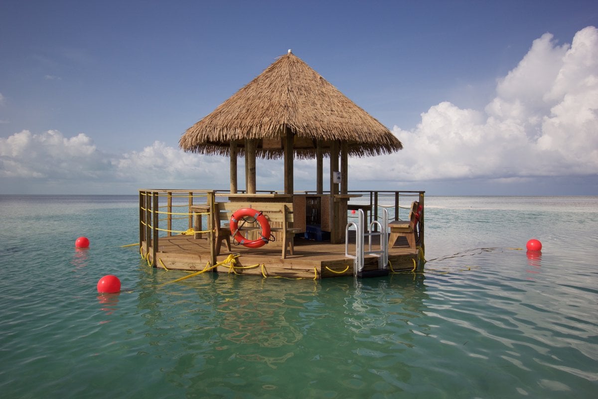 Sumber: www.royalcaribbeanblog.com. spotted swim bar royal caribbeans priva...
