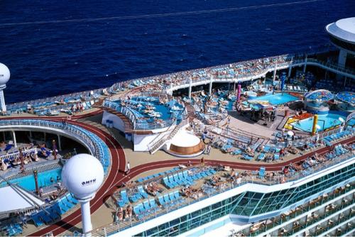 Photo of the Day: Mariner of the Seas pool deck | Royal Caribbean Blog