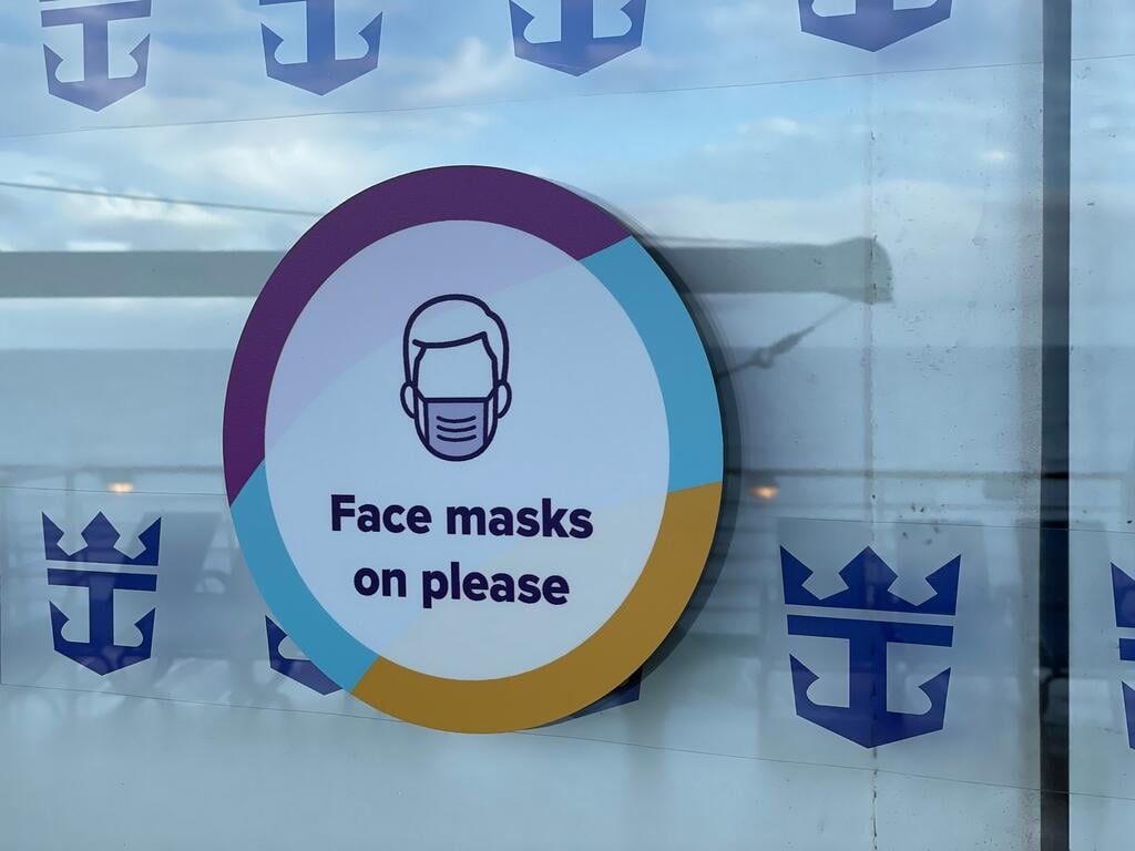 Cómo es ir en un crucero con las reglas más estrictas de máscara de Royal Caribbean |  Blog de Royal Caribbean