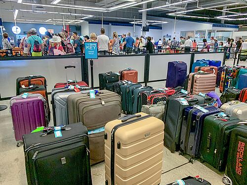 8 reasons to get off your ship as early as possible on disembarkation