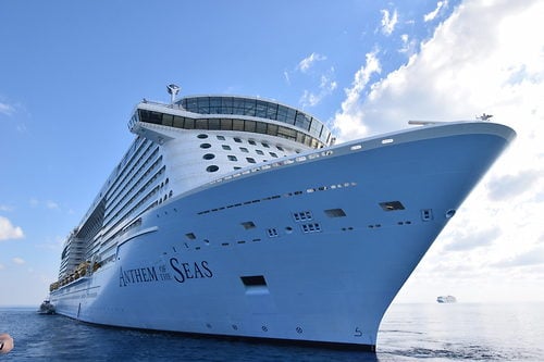 Propulsion problem on Royal Caribbean's Anthem of the Seas forces