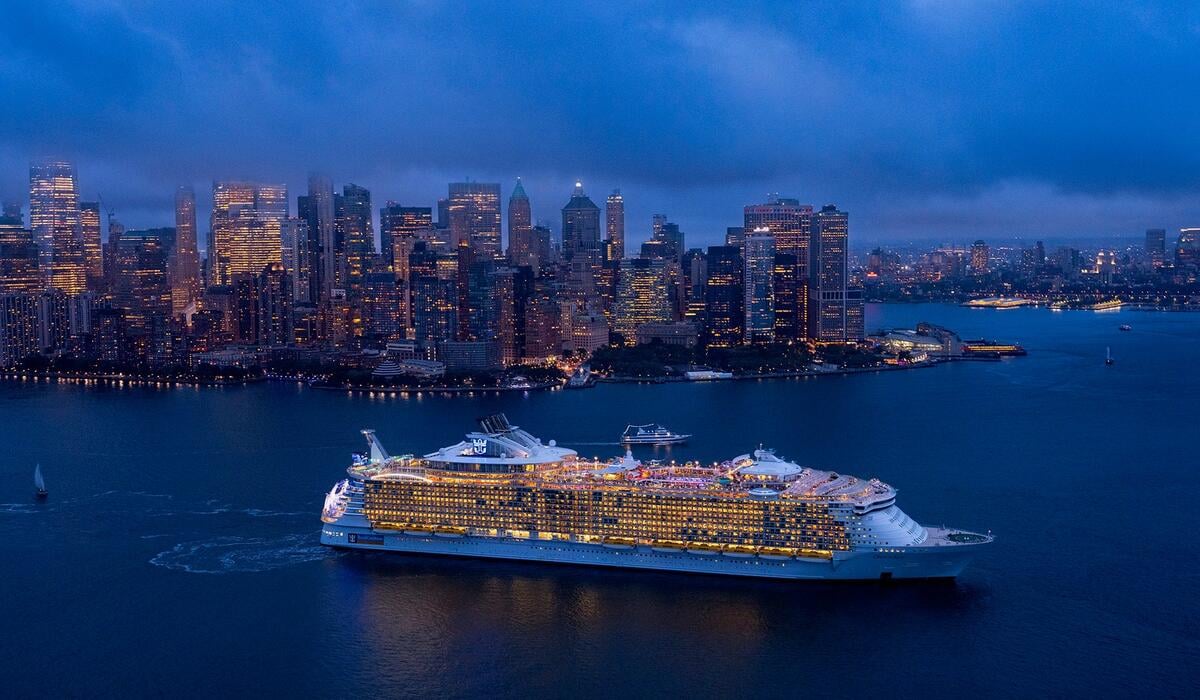 Photos Oasis of the Seas departs New York Harbor for first time