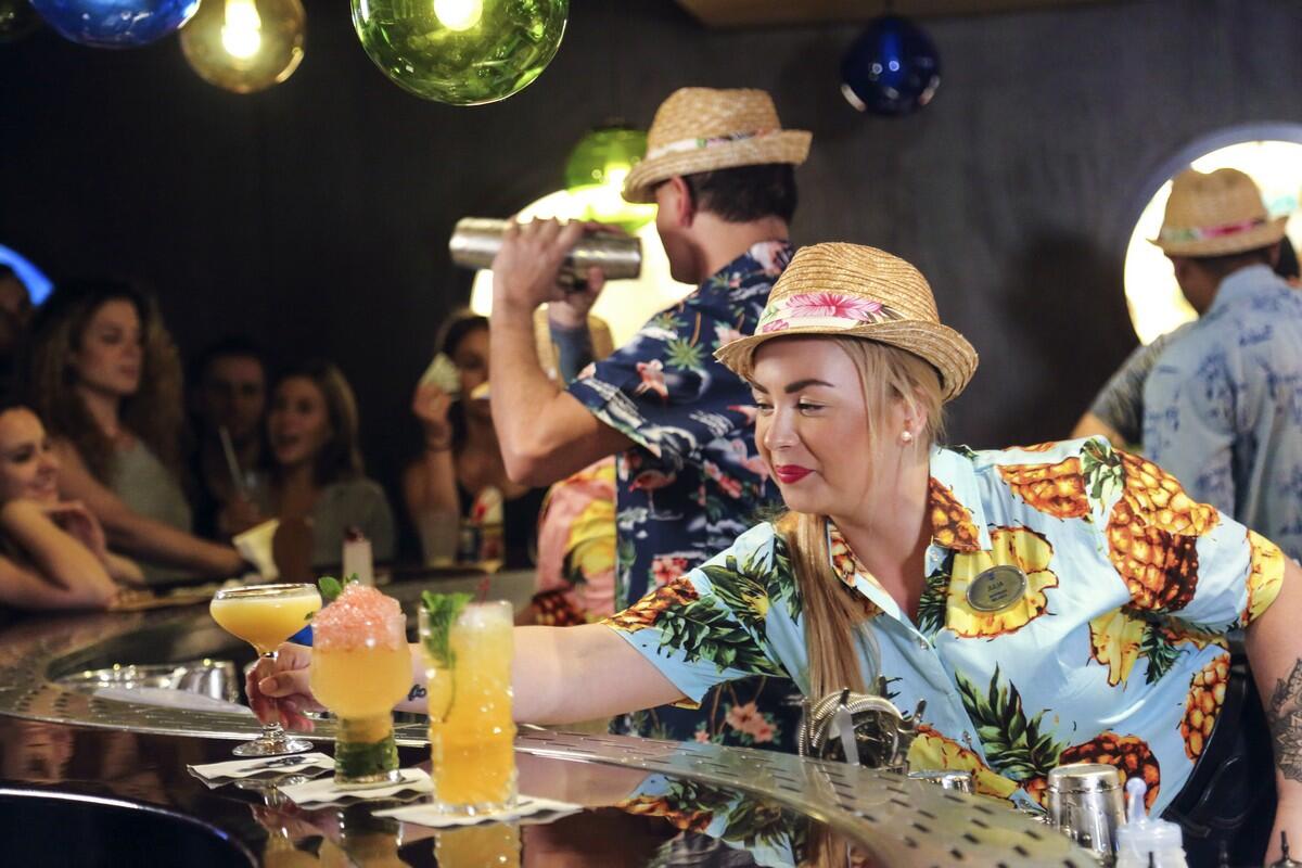 Can I share my Royal Caribbean beverage bundle with somebody? What that you must know