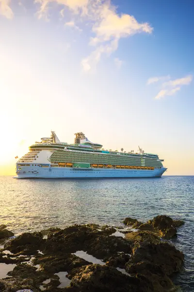 Freedom of the Seas in front of Rocks