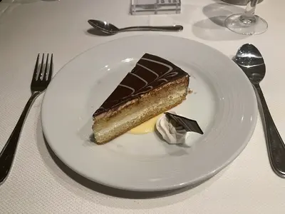 mdr-dining-food-boston-cream-pie