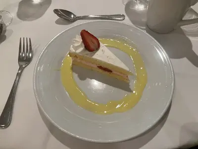mdr-dining-food-strawberry-shortcake