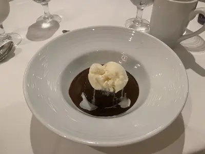 mdr-dining-food-warm-chocolate-cake