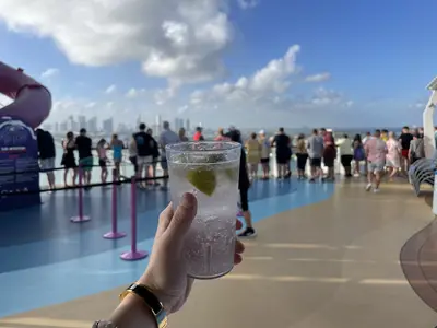 vodka-soda-miami-sailaway-drink-package