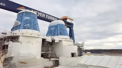 icon-of-the-seas-top-deck-construction