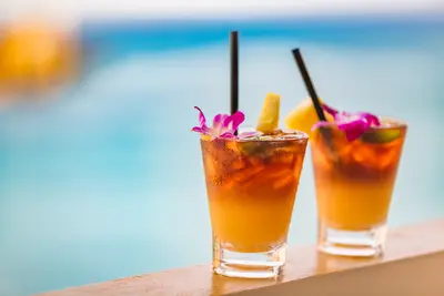 mai-tai-cocktails-beach