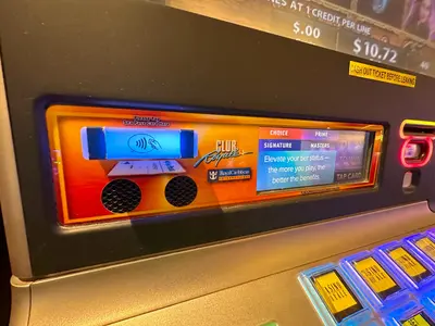 Casino slot machine card reader