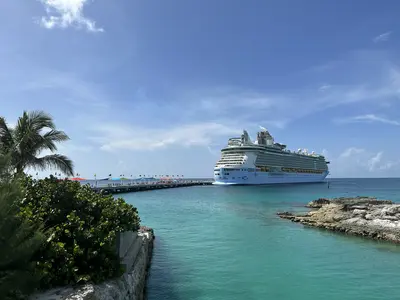 freedom-cococay-docked