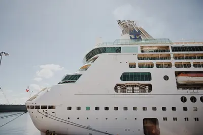 https://www.royalcaribbeanblog.com/sites/default/files/styles/mobile_1x/public/2023-09/RCL_Grandeur_Exterior_Aerial%20-%203_0.jpeg.webp?itok=bIx6UNzv