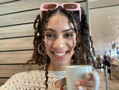 calista-selfie-in-windjammer
