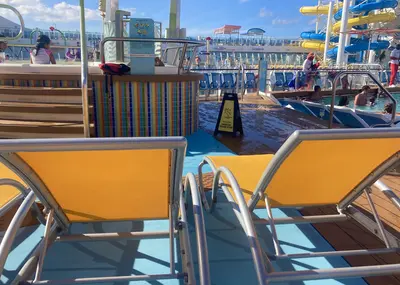 pool-chairs-wonder