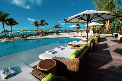 Coco Beach Club pool