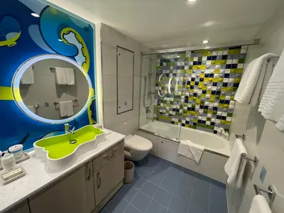 Ultimate Family Townhouse kids bathroom