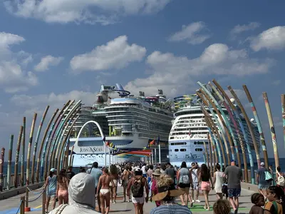 Crowd of people on CocoCay pier