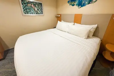 bed in Allure of the Seas interior cabin