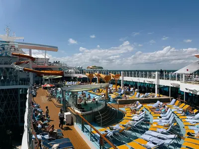 Wonder-Pool-Deck-Crowds-2 Wonder-Pool-Deck-Crowds-2