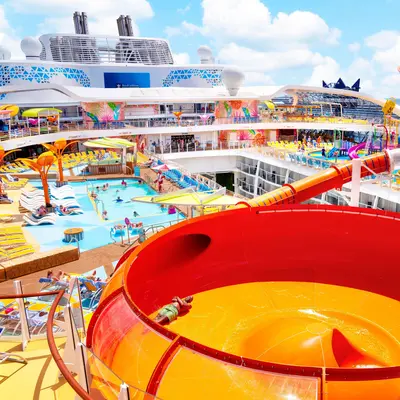 Pool deck on Wonder of the Seas
