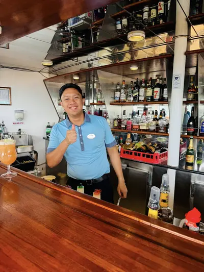 Bartender on Vision of the Seas