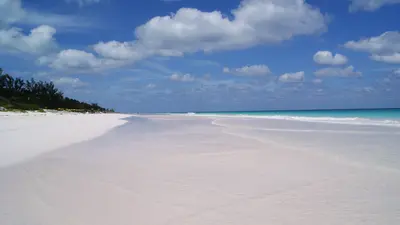 pink sand beach in Harbour Island, Bahamas