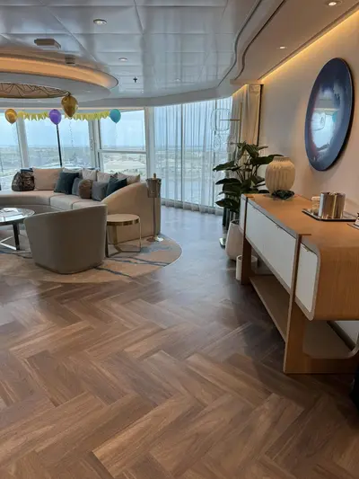 Walking into Solarium Suite