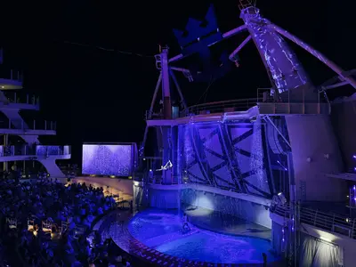Oasis-AquaTheater-Aqua80