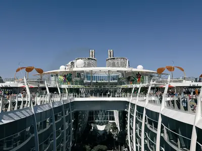 Harmony-Pool-Deck-Central-Park