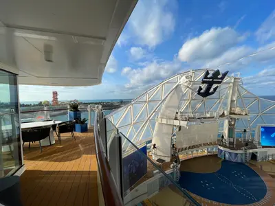 AquaTheater balcony stateroom on Wonder of the Seas