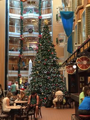 Royal Caribbean Symphony Of The Seas Christmas 2021 – Christmas Tree 2021