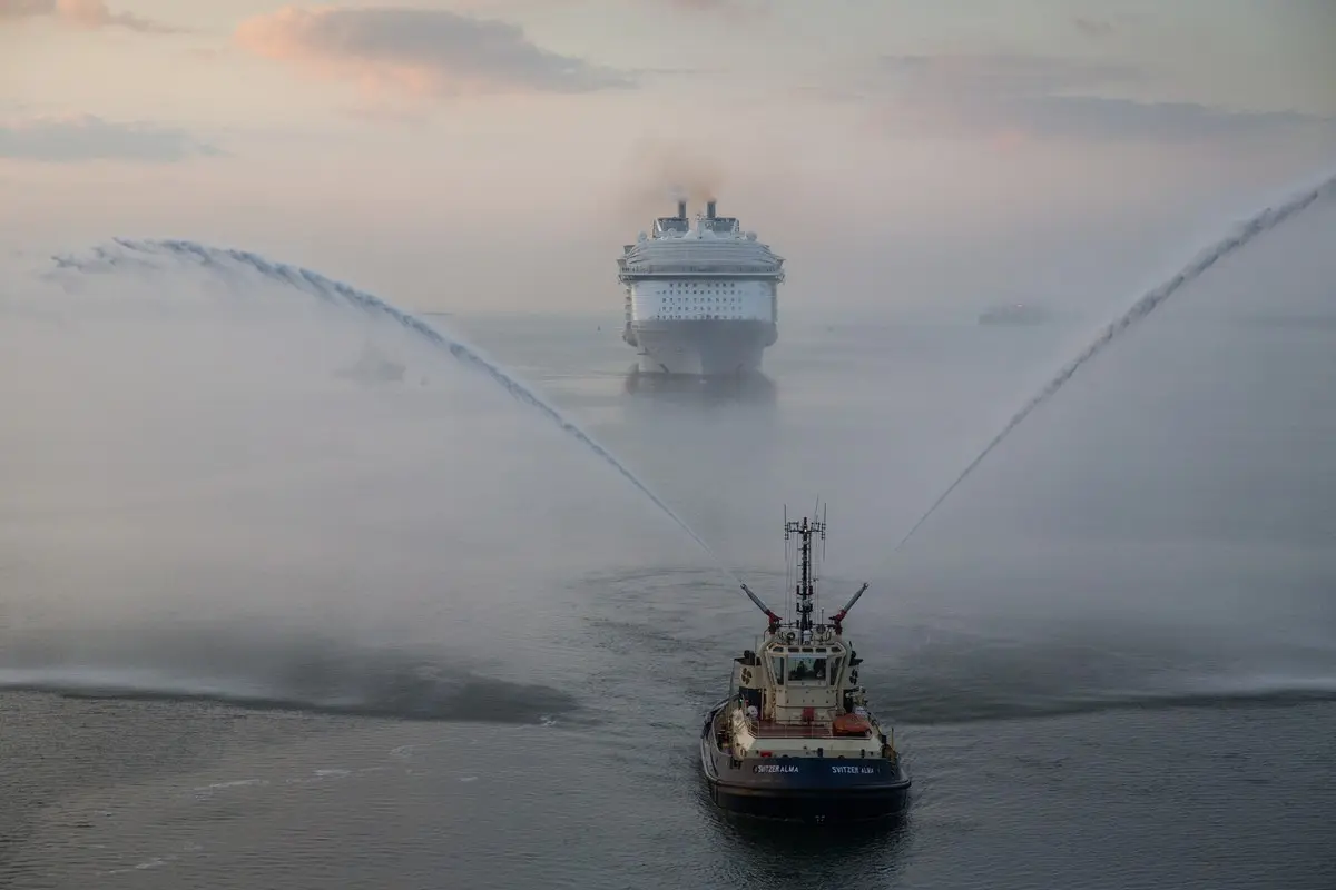 Harmony of the Seas arriving in Southampton Open configuration options Open configuration options 1 / 9