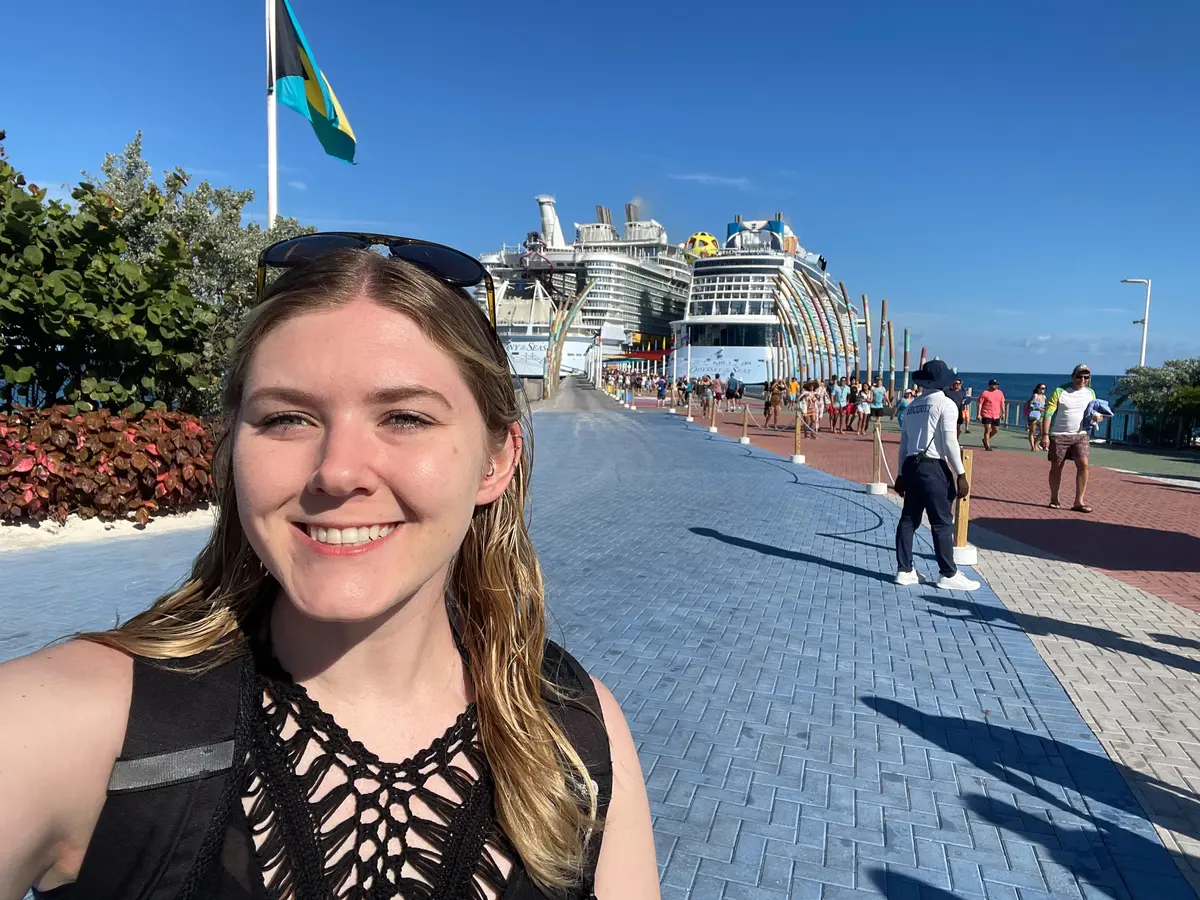 Elizabeth-Selfie-in-CocoCay Elizabeth-Selfie-in-CocoCay