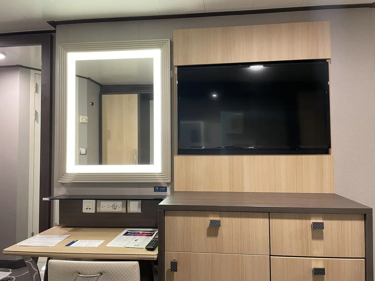 Symphony-interior-cabin-desk-mirror-television Symphony-interior-cabin-desk-mirror-television