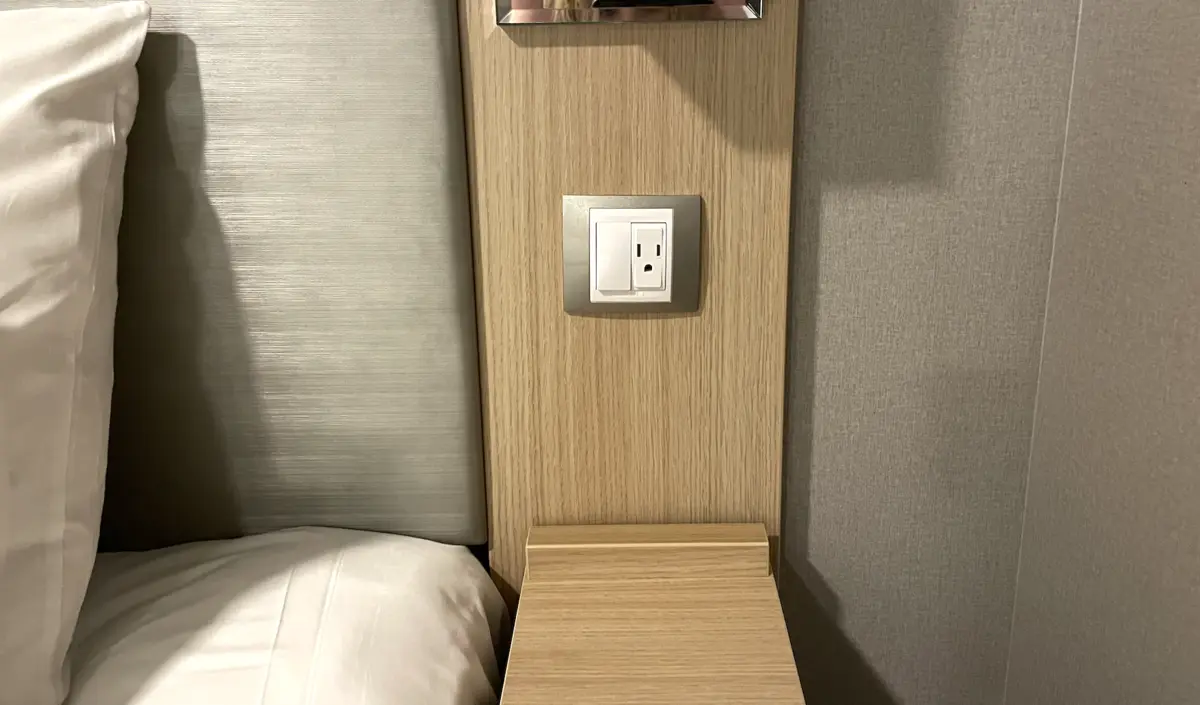 Symphony-outlet-plug-light-switch-interior-stateroom Symphony-outlet-plug-light-switch-interior-stateroom